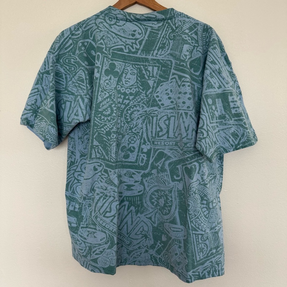 Vintage Chip In Island Resort Casino T-Shirt Gambling Poker Cards Slots AOP Tee - Picture 8 of 13